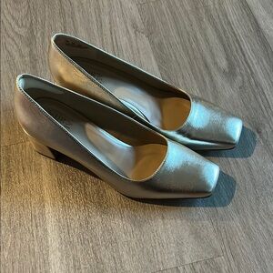 Naturalizer Gold Heels Elegant Minimalist Design
